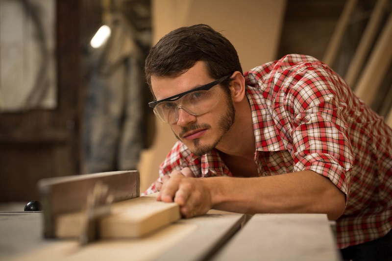 What Are The Benefits Of Wrap Around Prescription Safety Glasses