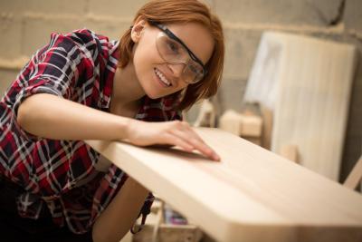 What size should safety glasses be?